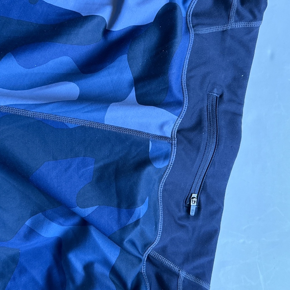 ATHLETA Pants Camo Capri Sonar Leggings Blue - Picture 4 of 7